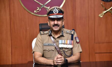 சென்னை பெருநகர காவல் ஆணையாளர்சந்திப் ராய் ரத்தோர் IPS  சிறப்பாக பணிபுரிந்த  24 காவல் அதிகாரிகள் மற்றும் ஆளிநர்களை நேரில் அழைத்து சான்றிதழ்கள் வழங்கி பாராட்டினார்