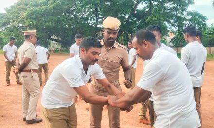 கடலூர் மாவட்ட ஆயுதப்படை மைதானத்தில் பயிற்சி பெற்று வரும் ஊர்க்காவல் படையினருக்கு பேரிடர் கால மீட்புப் பயிற்சி நடத்தப்பட்டது