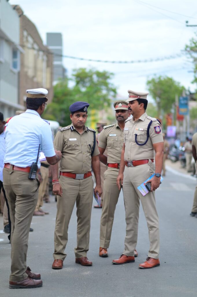 Uttar Pradesh: RPF constable saves elderly woman from being run over by  train at Lalitpur station | Lucknow News - Times of India