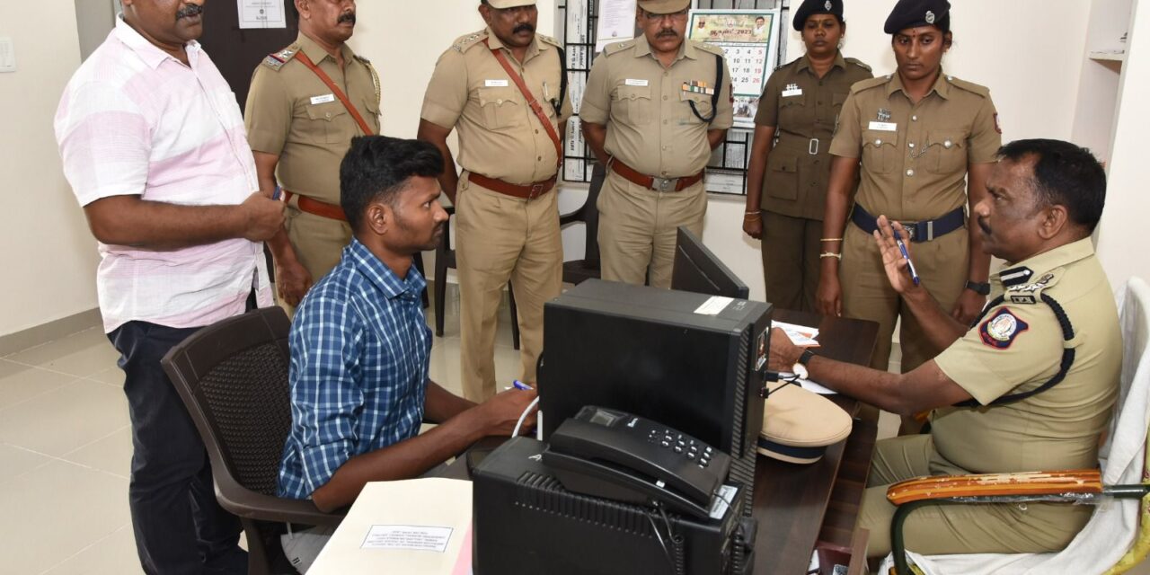 இராணிப்பேட்டை மாவட்ட காவல் அலுவலகத்தில் வேலூர் சரக காவல்துறை துணைத்தலைவர் முனைவர் M.S.முத்துசாமி. இ.கா.ப., வருடாந்திர ஆய்வு மேற்கொண்டார்