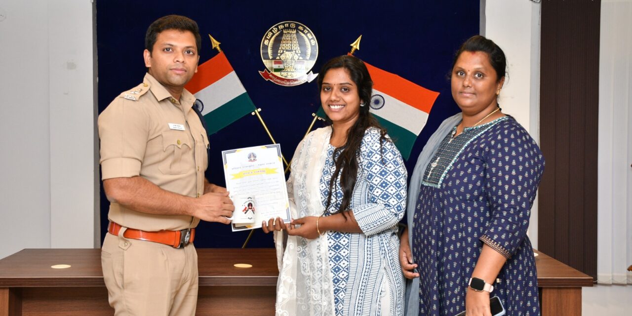 மதுரை மாவட்ட காவல்கண்காணிப்பாளர் சிவபிரசாத் இ.கா.ப.,அவர்கள் சமூக பொறுப்புடன் காவல்துறைக்கு உதவி செய்த பொதுமக்களை நேரில் அழைத்து பாராட்டினார்