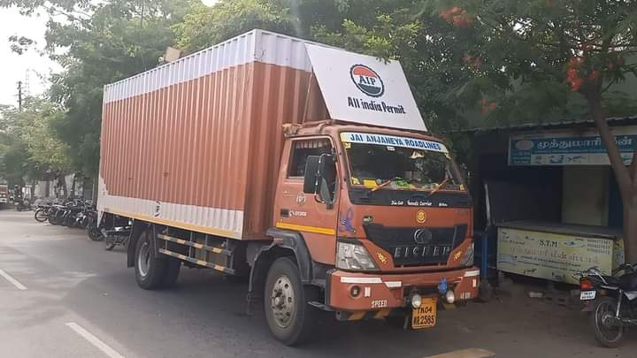 கோவில்பட்டி அருகே கண்டெய்னர் லாரியில் ரகசிய அறை அமைத்து கஞ்சா கடத்தல் ஒரு  கோடி ரூபாய் மதிப்பிலான கஞ்சா பறிமுதல்  மத போதகர் உள்பட 3 பேர் கைது