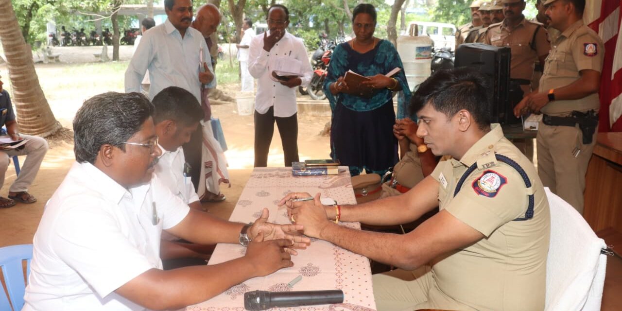 பொதுமக்களுக்கு இடையூறாக உள்ள பிரச்சனைகள் குறித்து புகார் தெரிவிக்கலாம் நாகப்பட்டினம் மாவட்ட காவல் கண்காணிப்பாளர் ஹர்ஷ் சிங் இ.கா.ப