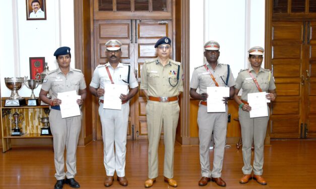 SSI.திரு.பூமி நாதன் கொலை வழக்கில் சிறப்பாக பணியாற்றிய காவல்துறையினரை பாராட்டிய காவல்துறை தலைமை இயக்குநர்