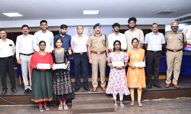 காவல் ஆணையாளர் அவர்கள் 355 காவல் அலுவலர் குடும்பத்தினருக்கு தமிழக காவலர் சேமநல நிதியிலிருந்துஒதுக்கீடு செய்யப்பட்ட மருத்துவ சிகிச்சை வழங்கினார்.