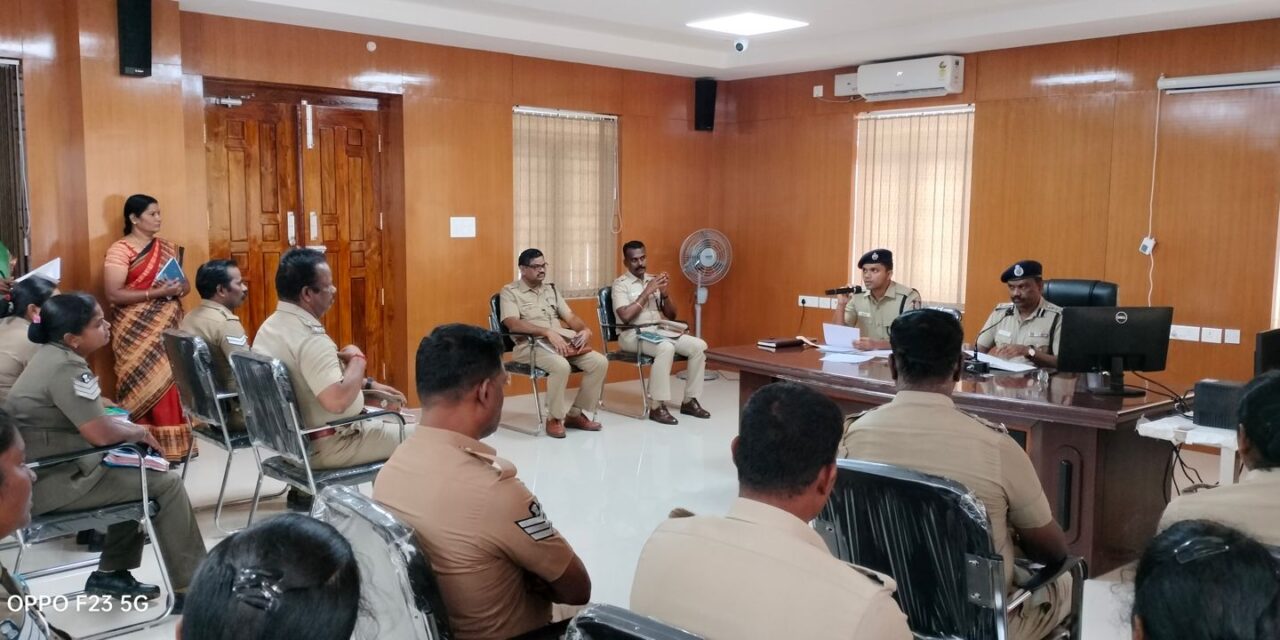 வேலூர் சரக காவல்துறை துணை தலைவர் முனைவர். M.S.முத்துசாமி IPS., அவர்களின் தலைமையில் கலந்தாய்வுக் கூட்டம் நடைபெற்றது