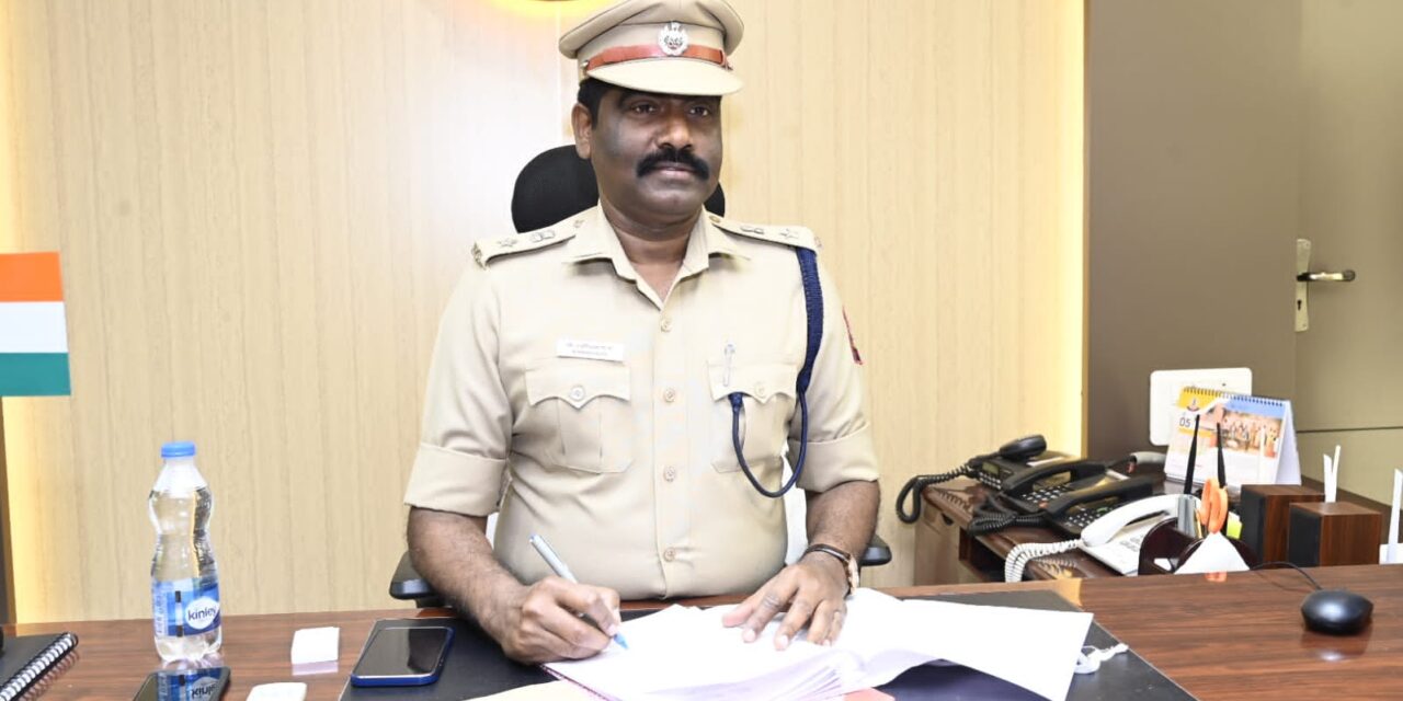 வேலூர் மாவட்ட காவல் அலுவலகத்தில் இன்று  மாவட்ட காவல் கண்காணிப்பாளர் முனைவர் N. மணிவண்ணன் இ.கா.ப., அவர்களின் தலைமையில் மாதாந்திர குற்ற ஆய்வுக் கூட்டம்  நடைபெற்றது.