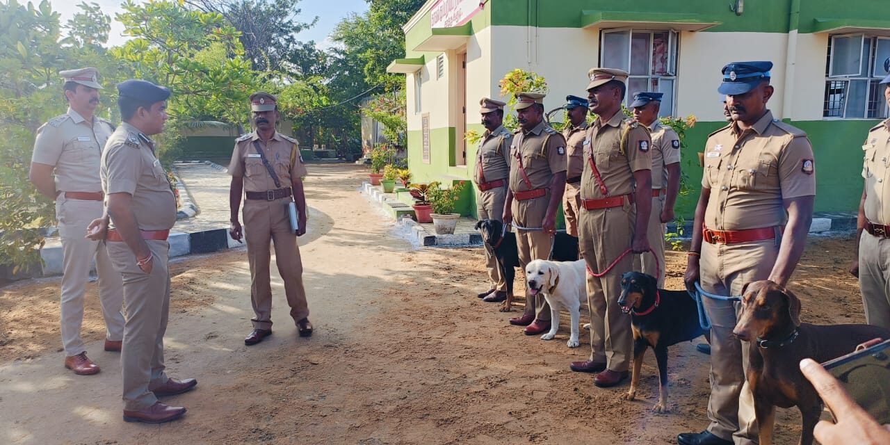 திருநெல்வேலி சரக காவல்துறை துணை தலைவர் பிரவேஷ்குமார் இ.கா.ப தூத்துக்குடி மாவட்ட  அலுவலக பல்வேறு பிரிவுகளை ஆய்வு செய்தார்.