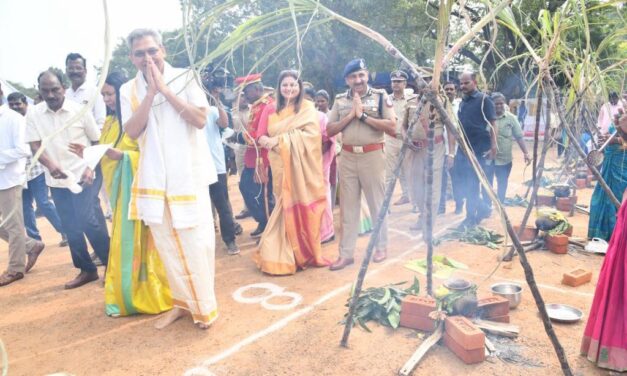 தமிழ்நாடு காவல்துறை தலைமை இயக்குநர் மற்றும் சென்னை பெருநகர காவல் ஆணையாளர் ஆகியோர் புனித தோமையர் மலை ஆயுதப்படை மைதானத்தில், காவல் ஆளிநர்கள் மற்றும் காவலர் குடும்பத்தினரின் பொங்கல் விழாவில் கலந்து கொண்டனர்