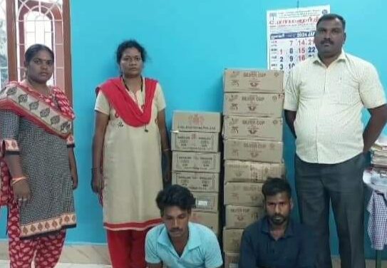 வாணியம்பாடி அருகே கொத்தூர் சோதனை சாவடி பகுதியில் வெளிமாநில மது பாக்கெட்டுகளை கடத்தி வந்த இருவர் கைது.காருடன் மது பாக்கெட்டுகள் பறிமுதல்.