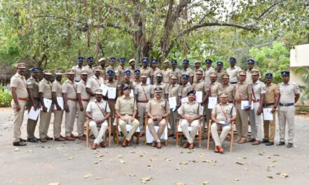 தென்மண்டல காவல் துறை தலைவர்,Dr.N.கண்ணன், IPS, துரிதமாக செயல்பட்டு நடவடிக்கைகளை மேற்கொண்ட சிவகங்கை மாவட்ட காவல் தனிப்படையினரை நேரில் சந்தித்து பாராட்டினார்