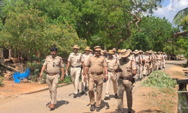 திருநெல்வேலி மாவட்டத்தில் தேர்தலை முன்னிட்டு மாவட்ட காவல்துறையினர் மற்றும் ரயில்வே பாதுகாப்பு படையினர் இணைந்து கொடி அணிவகுப்பு…