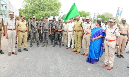 பெரம்பலூர் மாவட்டத்தில் நடைபெற்ற காவல்துறையினரின் அடையாள அணிவகுப்பு நிகழ்ச்சியை கொடிசைத்து துவக்கி வைத்த மாவட்ட ஆட்சித் தலைவர்