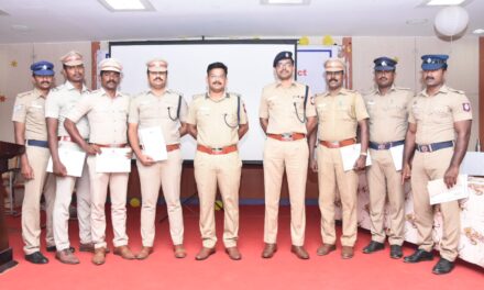 இராமநாதபுரம் சரக காவல்துறை துணைத்தலைவர் முனைவர் துரை IPS சிவகங்கை தாலுகா காவல் அதிகாரிகளுக்கு மெச்சத்தக்க பணிக்கு பாராட்டு சான்றிதழ் வழங்கினார்