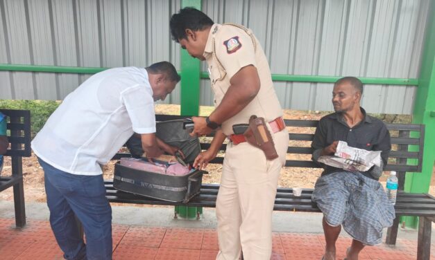 மனநலம் பாதிக்கப்பட்ட நபரை மீட்டுமுன்னீர்பள்ளம் காவல்துறை ஆய்வாளர் சுரேஷ் அவர்கள் ஆம்பூர் அன்னைதெரசா டிரஸ்டில் ஒப்படைத்தார்