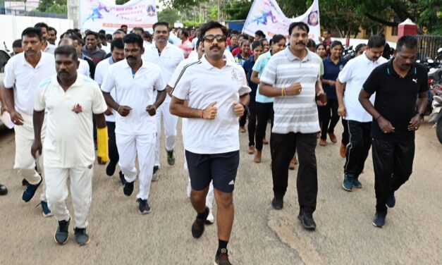 இராமநாதபுரம் மாவட்ட காவல் அதிகாரிகள் உடல்திறனை மேம்படுத்த ஓட்டப்பயிற்சி