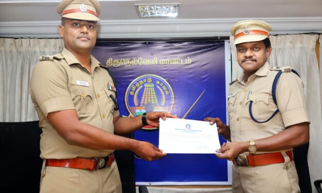 திருநெல்வேலி மாவட்டத்தில் சிறப்பாக பணிபுரிந்த காவல் துறையினருக்கு சான்றிதழ் வழங்கி பாராட்டிய மாவட்ட காவல் கண்காணிப்பாளர்