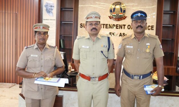 தமிழ்நாடு முதலமைச்சர் பதக்கங்களை பெற்ற காவலர்களை பாராட்டிய மாவட்ட காவல் கண்காணிப்பாளர் V.R.ஶ்ரீனிவாசன்