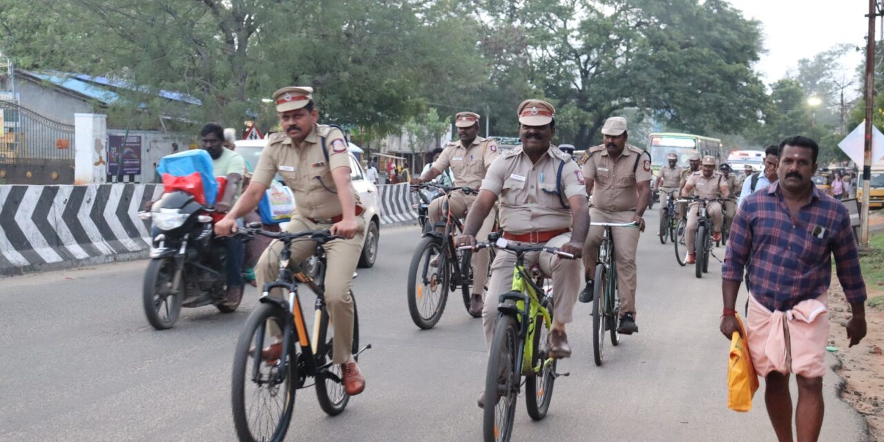 குற்ற சம்பவங்களை தடுக்க தென்காசி மாவட்ட காவல் கண்காணிப்பாளர் தலைமையில் மிதிவண்டி விழிப்புணர்வு பேரணி