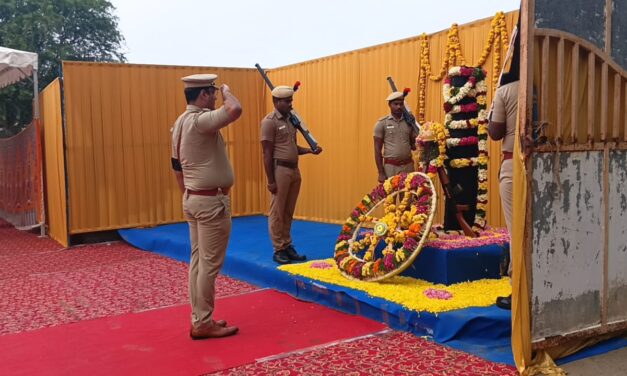 கள்ளக்குறிச்சி மாவட்ட காவல்துறை சார்பில் காவலர் வீரவணக்க நாளில் உயிர்த் தியாகம் செய்த காவலர்களுக்கு மரியாதை செலுத்தப்பட்டது.