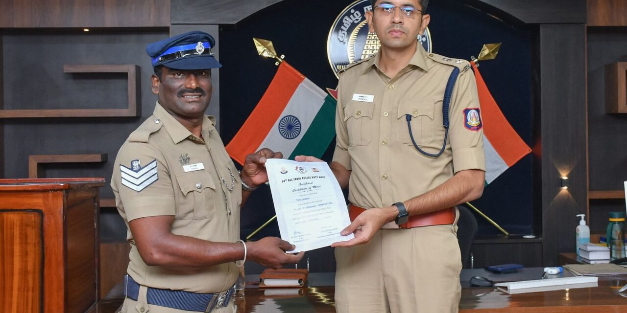 மதுரை தலைமை காவலர் ராஜா புகைப்படத்திற்கான தேசிய அளவிலான வெற்றிக்கோப்பை வென்று பெருமை சேர்த்தார்