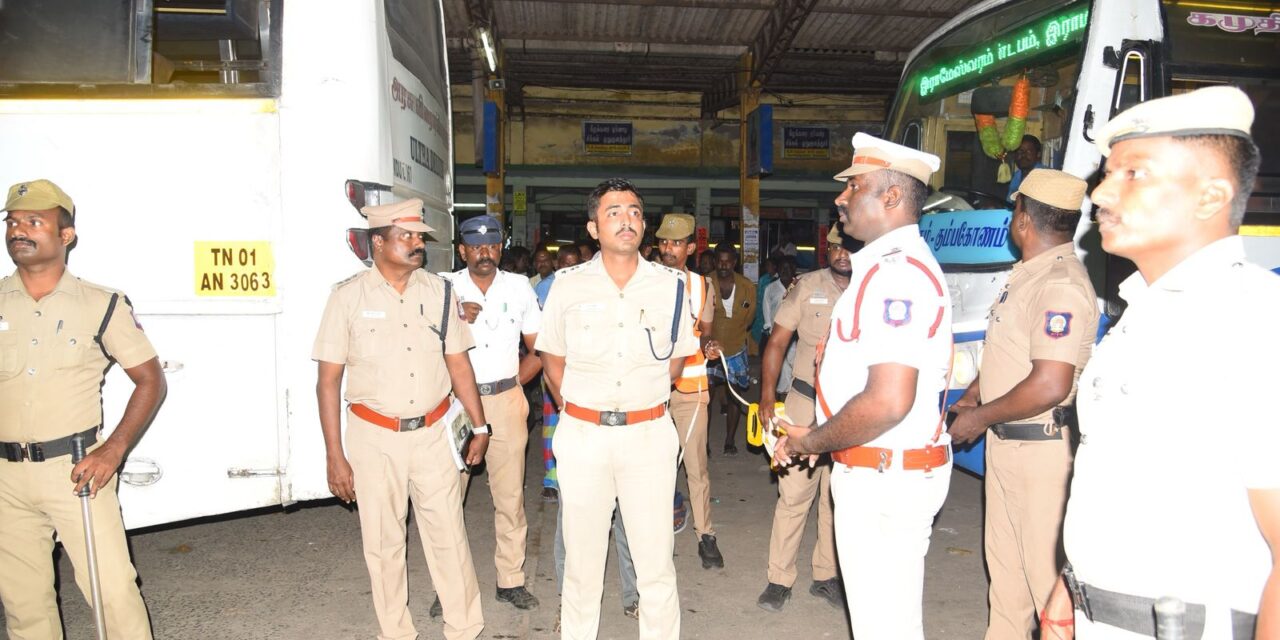 இராமநாதபுரம்: மாவட்ட காவல் கண்காணிப்பாளர் G.சந்தீஷ், IPS., பழைய பேருந்து நிலையத்தில் ஆய்வு