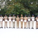 இராமநாதபுரம் சரக காவல்துறை துணைத் தலைவர் முனைவர் பா. மூர்த்தி, இ.கா.ப சிறந்த காவலர்களுக்கு சான்றிதழ் வழங்கினார்.