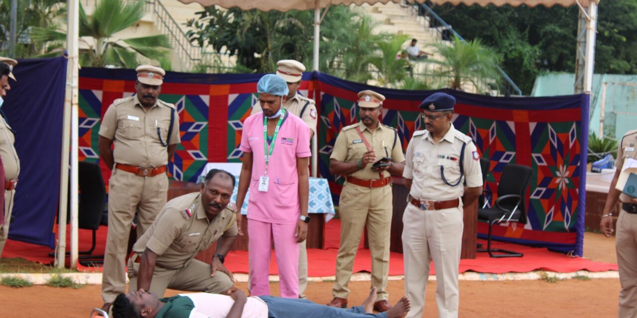 மயிலாடுதுறையில்  தீவிபத்து மற்றும் அவசரநிலைகளில் முதலுதவி அளிக்கக் கூடிய பயிற்சி – மாவட்ட காவல் கண்காணிப்பாளர் தலைமையில் பயிற்சி முகாம்