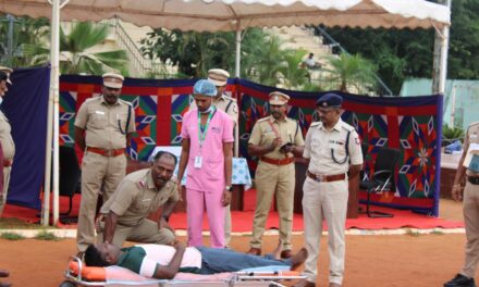 மயிலாடுதுறையில்  தீவிபத்து மற்றும் அவசரநிலைகளில் முதலுதவி அளிக்கக் கூடிய பயிற்சி – மாவட்ட காவல் கண்காணிப்பாளர் தலைமையில் பயிற்சி முகாம்