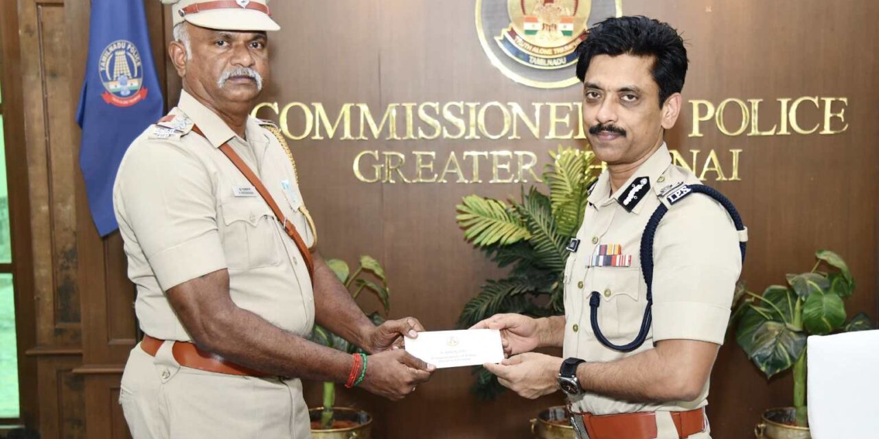 சிறப்பாக புலனாய்வு செய்த காவலர்களுக்கு சென்னை காவல் ஆணையாளர் பாராட்டு