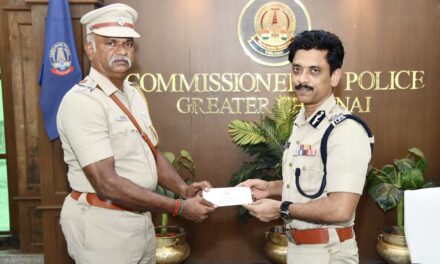 சிறப்பாக புலனாய்வு செய்த காவலர்களுக்கு சென்னை காவல் ஆணையாளர் பாராட்டு