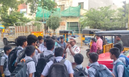Inspector A. Thangamani Leads Madurai Students in Pledge for Safe Bus Travel