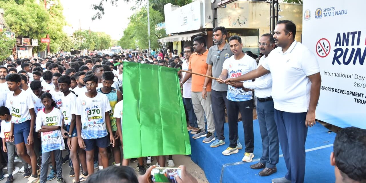 திருநெல்வேலி மாவட்ட காவல் கண்காணிப்பாளர் விஷ்வேஷ் பா. சாஸ்திரி தலைமையில் போதை ஒழிப்பு மராத்தான்: கிழக்கு துணை ஆணையர் சரவணன் ஐபிஎஸ் உள்ளிட்டோர் பங்கேற்பு